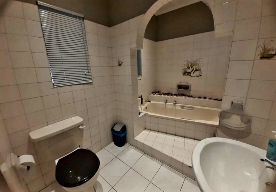 4 Bedroom Property for Sale in Safari Gardens North West